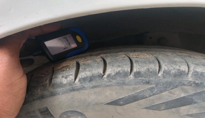 2015 Hyundai Eon MAGNA +, Petrol, Manual, 42,998 km, tyre