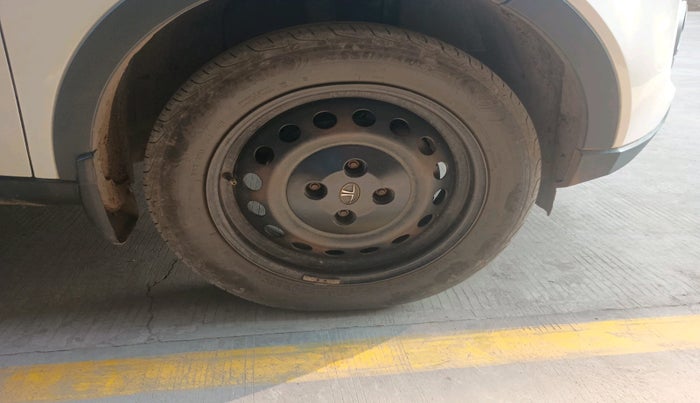 2021 Tata NEXON XM DIESEL, Diesel, Manual, 2,26,858 km, tyre