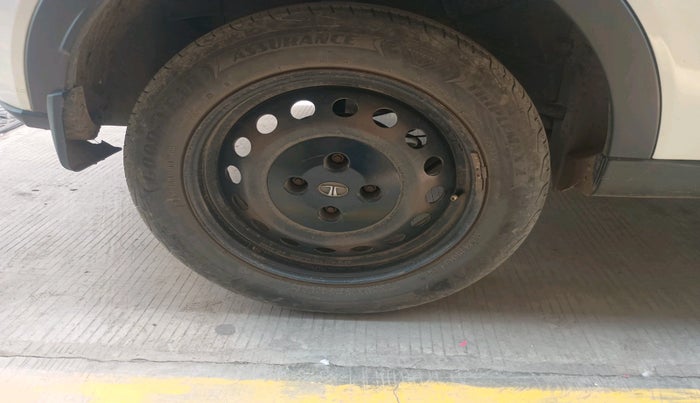 2021 Tata NEXON XM DIESEL, Diesel, Manual, 2,26,858 km, tyre