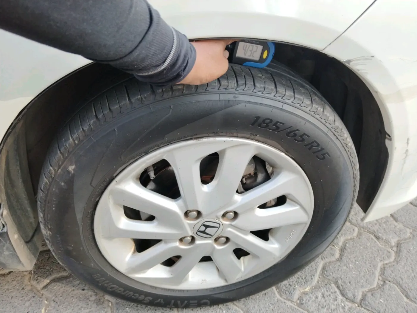2015 Honda Mobilio 1.5L I-VTEC V, CNG, Manual, 1,59,914 km, tyre