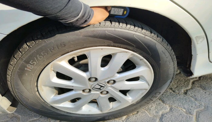 2015 Honda Mobilio 1.5L I-VTEC V, Petrol, Manual, 1,59,914 km, tyre