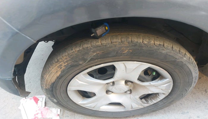 2016 Ford Ecosport AMBIENTE 1.5L PETROL, Petrol, Manual, 1,13,744 km, tyre