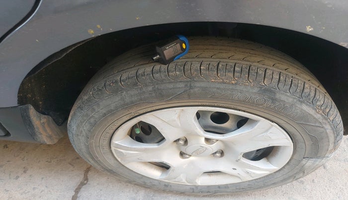 2016 Ford Ecosport AMBIENTE 1.5L PETROL, Petrol, Manual, 1,13,744 km, tyre