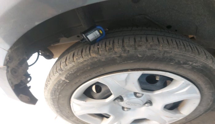 2016 Ford Ecosport AMBIENTE 1.5L PETROL, Petrol, Manual, 1,13,744 km, tyre