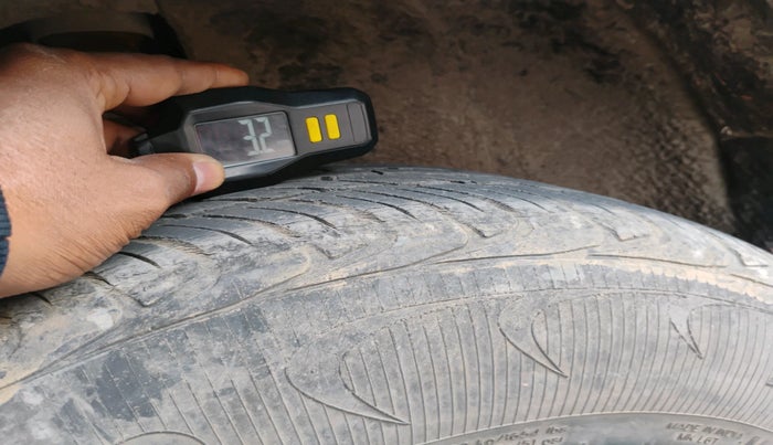 2010 Skoda Yeti ELEGANCE 2.0 TDI CR 4X4, Diesel, Manual, 1,58,909 km, tyre