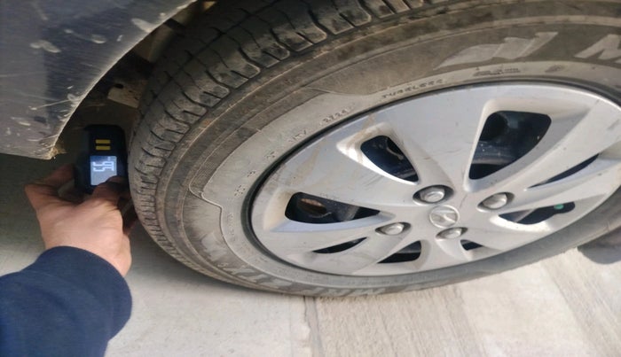 2011 Hyundai i10 MAGNA 1.2, Petrol, Manual, 1,05,657 km, tyre