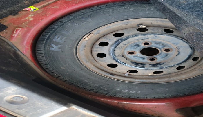 2010 Maruti Swift VXI, Petrol, Manual, 42,238 km, tyre