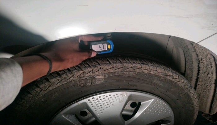 2016 Maruti Wagon R 1.0 LXI CNG, Petrol, Manual, 2,41,364 km, tyre