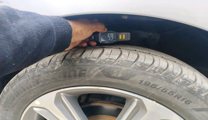 2018 Hyundai Verna 1.6 VTVT SX O, Petrol, Manual, 37,912 km, tyre