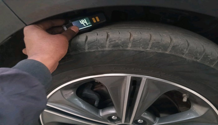 2015 Hyundai Creta SX (O) 1.6 DIESEL, Diesel, Manual, 81,202 km, tyre