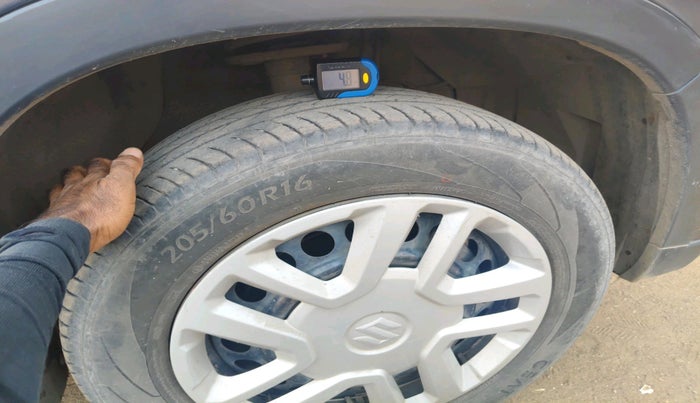 2016 Maruti Vitara Brezza VDI (O), Diesel, Manual, 1,32,932 km, tyre