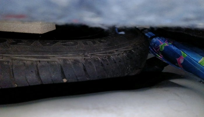 2014 Hyundai Eon ERA +, Petrol, Manual, 63,888 km, tyre