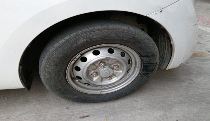 2014 Hyundai Eon ERA +, Petrol, Manual, 63,888 km, tyre