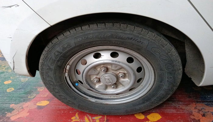 2014 Hyundai Eon ERA +, Petrol, Manual, 63,888 km, tyre