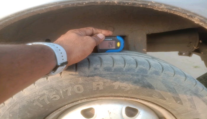 2015 Maruti Eeco 5 STR WITH A/C+HTR, Petrol, Manual, 2,02,355 km, tyre