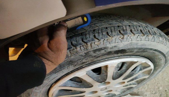 2014 Maruti Wagon R 1.0 LXI CNG, Petrol, Manual, 98,709 km, tyre