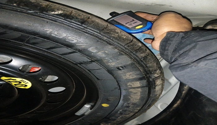 2022 Hyundai VENUE SX (O) 1.5 CRDI, Diesel, Manual, 1,08,056 km, tyre