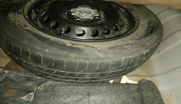 2014 Hyundai Xcent S (O) 1.2, Petrol, Manual, 1,54,709 km, tyre