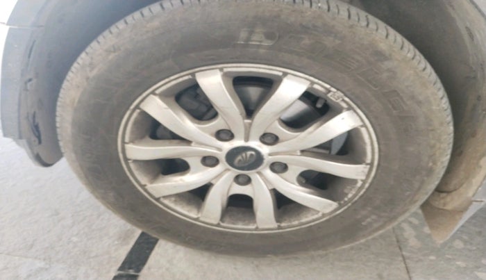 2016 Mahindra XUV500 W10, Diesel, Manual, 93,112 km, tyre