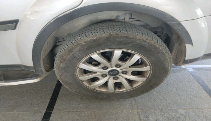 2016 Mahindra XUV500 W10, Diesel, Manual, 93,112 km, tyre