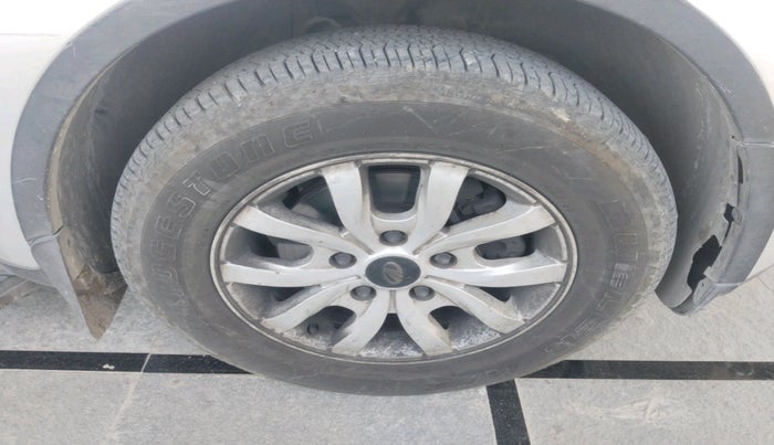 2016 Mahindra XUV500 W10, Diesel, Manual, 93,112 km, tyre