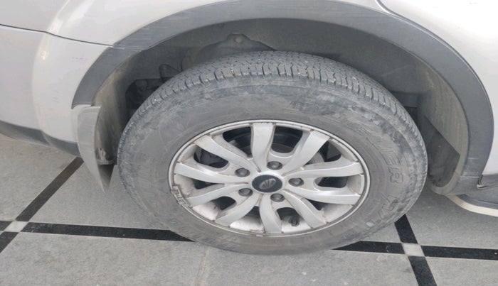 2016 Mahindra XUV500 W10, Diesel, Manual, 93,112 km, tyre