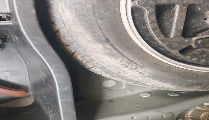 2016 BMW X5 X DRIVE 30D M SPORT, Diesel, Automatic, 1,30,640 km, tyre