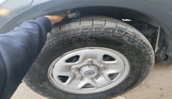 2017 Tata Hexa XE 4X2 7 STR, Diesel, Manual, 1,52,663 km, tyre