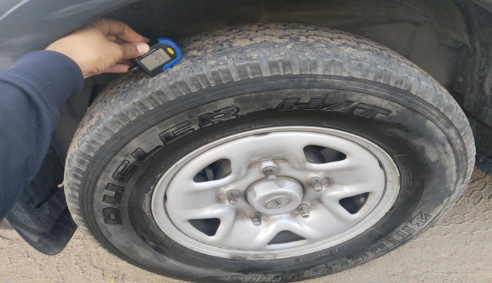 2017 Tata Hexa XE 4X2 7 STR, Diesel, Manual, 1,52,663 km, tyre