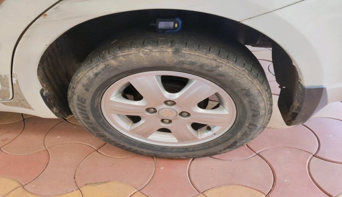 2011 Maruti Swift Dzire ZXI, Petrol, Manual, 93,557 km, tyre
