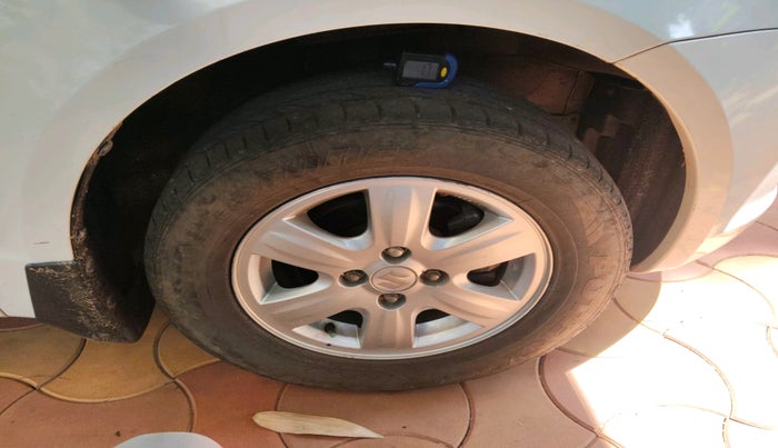 2011 Maruti Swift Dzire ZXI, Petrol, Manual, 93,557 km, tyre