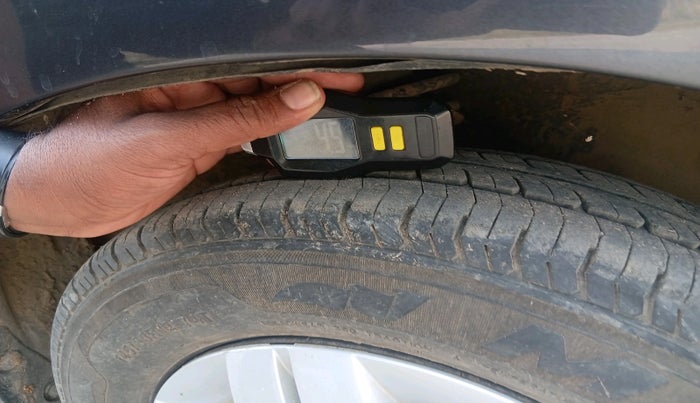 2017 Maruti Alto 800 VXI, Petrol, Manual, 32,233 km, tyre