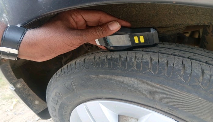 2017 Maruti Alto 800 VXI, Petrol, Manual, 32,233 km, tyre