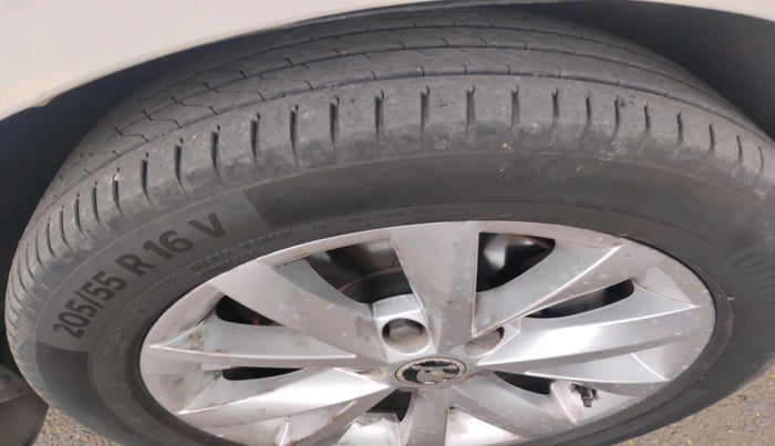 2017 Skoda Octavia 2.0 TDI L&K AT, Diesel, Automatic, 91,436 km, tyre