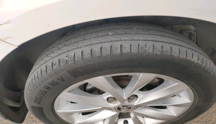 2017 Skoda Octavia 2.0 TDI L&K AT, Diesel, Automatic, 91,436 km, tyre