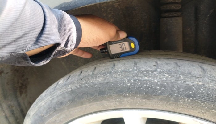 2017 Volkswagen Vento 1.2 TSI HIGHLINE PLUS AT, Petrol, Automatic, 82,199 km, tyre