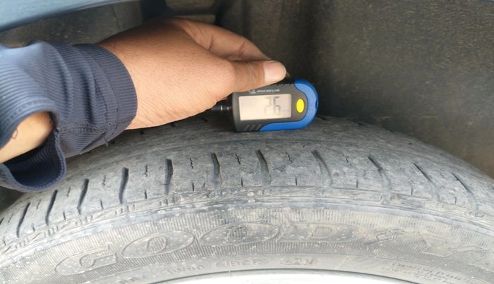 2017 Volkswagen Vento 1.2 TSI HIGHLINE PLUS AT, Petrol, Automatic, 82,199 km, tyre