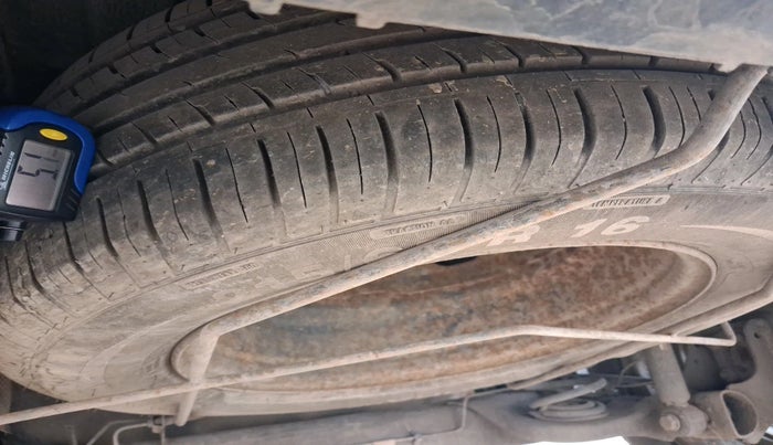 2019 Renault Duster RXS PETROL, Petrol, Manual, 1,21,364 km, tyre