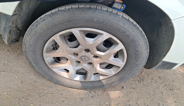 2019 Renault Duster RXS PETROL, Petrol, Manual, 1,21,364 km, tyre