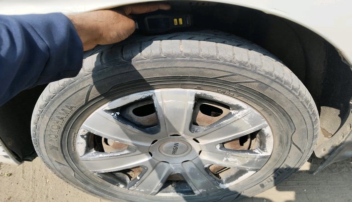 2011 Volkswagen Polo COMFORTLINE 1.2L, Diesel, Manual, 1,60,632 km, tyre