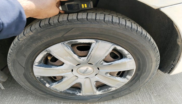 2011 Volkswagen Polo COMFORTLINE 1.2L, Diesel, Manual, 1,60,632 km, tyre