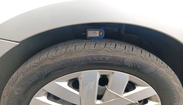 2016 Volkswagen Polo COMFORTLINE 1.2L, Petrol, Manual, 41,817 km, tyre