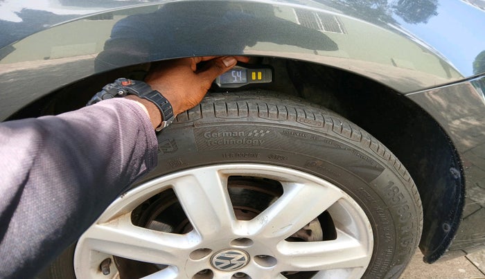 2016 Volkswagen Vento COMFORTLINE 1.2 TSI AT, Petrol, Automatic, 1,21,903 km, tyre