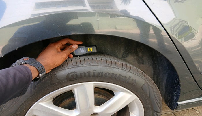 2016 Volkswagen Vento COMFORTLINE 1.2 TSI AT, Petrol, Automatic, 1,21,903 km, tyre