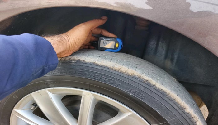 2016 Volkswagen Vento HIGHLINE 1.5 AT, Diesel, Automatic, 1,36,906 km, tyre