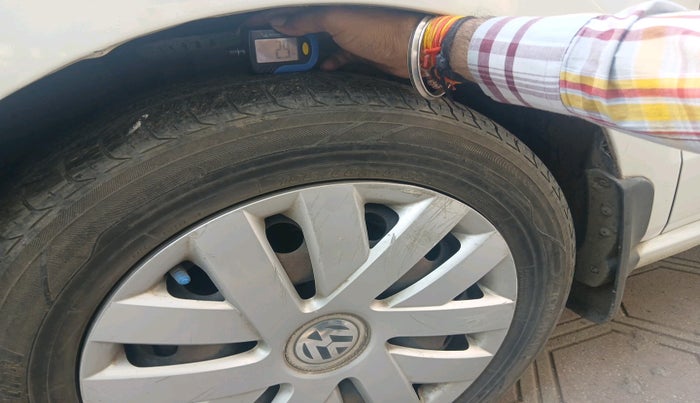 2017 Volkswagen Ameo COMFORTLINE 1.5 AT, Diesel, Automatic, 1,06,782 km, tyre