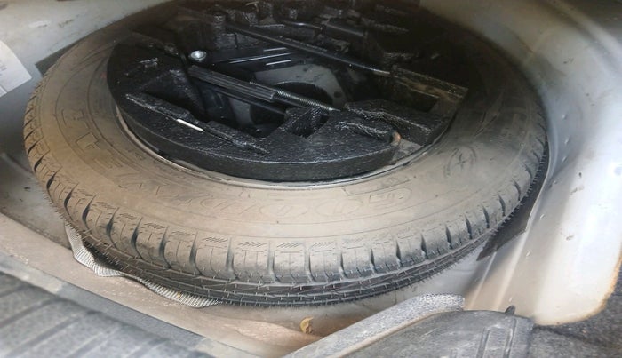 2017 Volkswagen Ameo COMFORTLINE 1.5 AT, Diesel, Automatic, 1,06,782 km, tyre