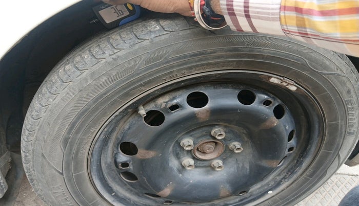 2017 Volkswagen Ameo COMFORTLINE 1.5 AT, Diesel, Automatic, 1,06,782 km, tyre