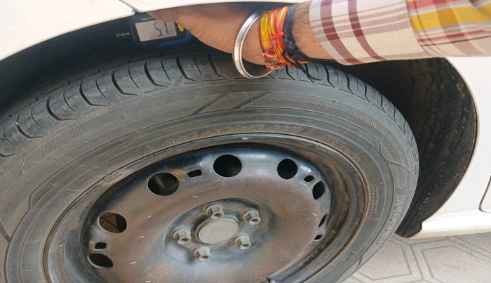 2017 Volkswagen Ameo COMFORTLINE 1.5 AT, Diesel, Automatic, 1,06,782 km, tyre