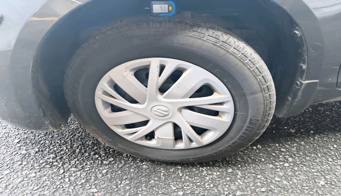 2015 Maruti Swift VXI, Petrol, Manual, 99,064 km, tyre